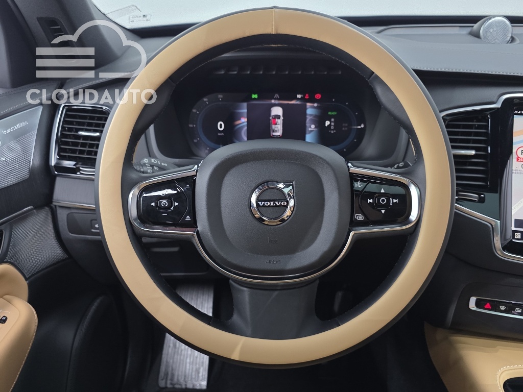 2024 Volvo XC90 T8 Hybrid - Image 13