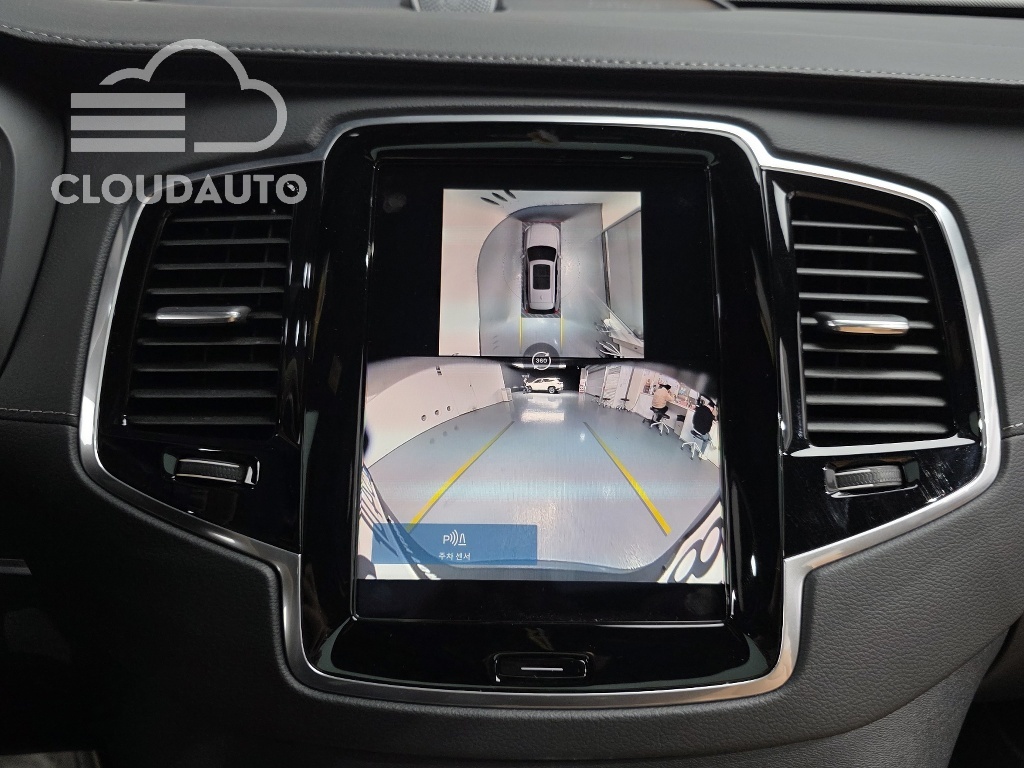 2024 Volvo XC90 T8 Hybrid - Image 14