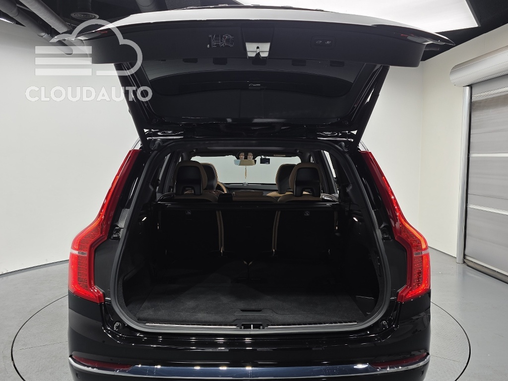 2024 Volvo XC90 T8 Hybrid - Image 20