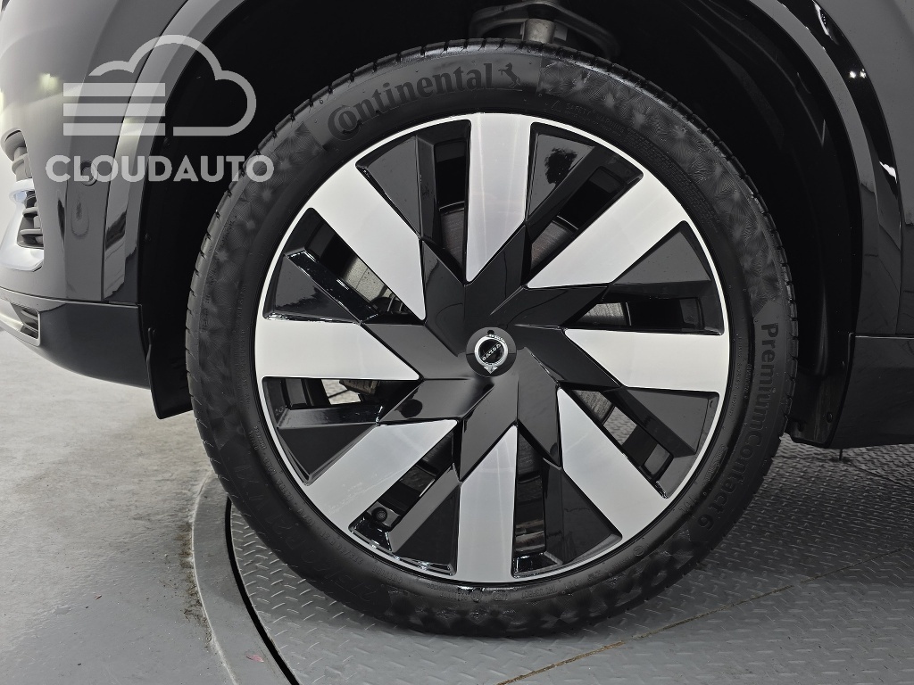 2024 Volvo XC90 T8 Hybrid - Image 5