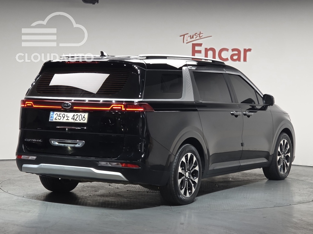 2021 Kia Carnival 9 Prestige - Image 2