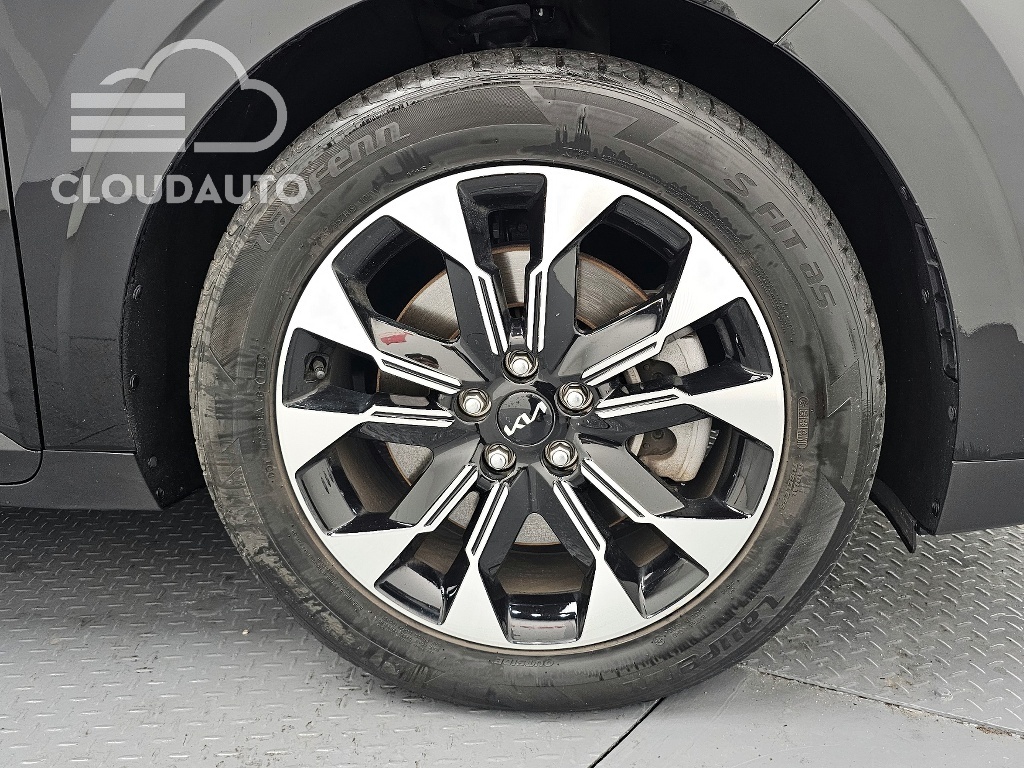 2022 Kia Carnival 9 Prestige - Image 5