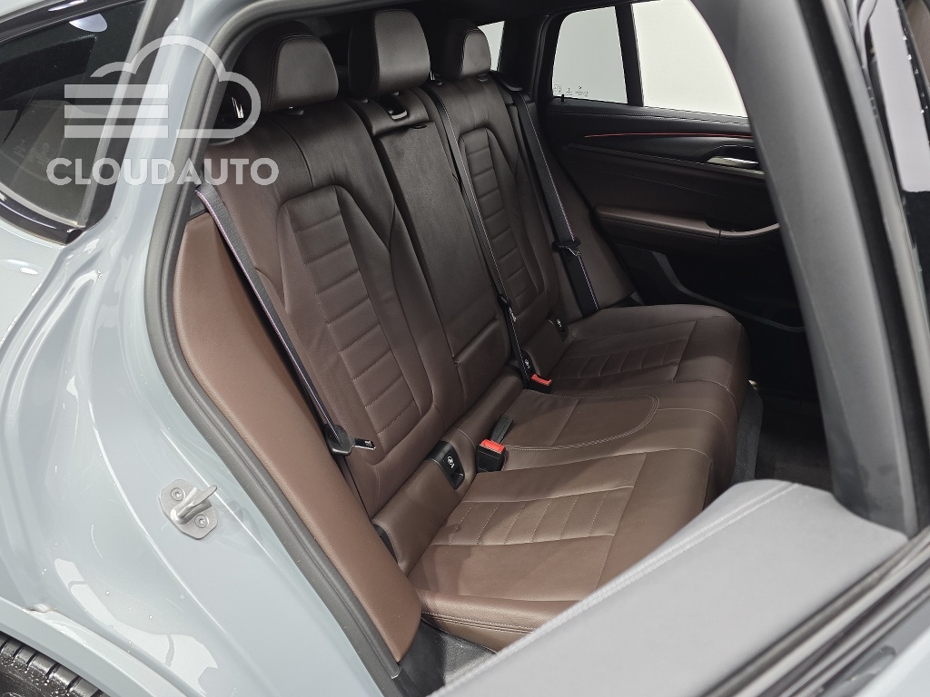 2022 BMW X4 xDrive20i M Sports - Image 11