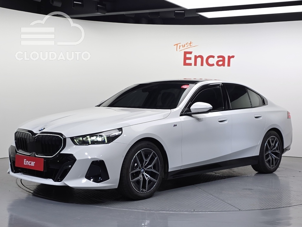 2025 BMW 5 Series 520i M Sports