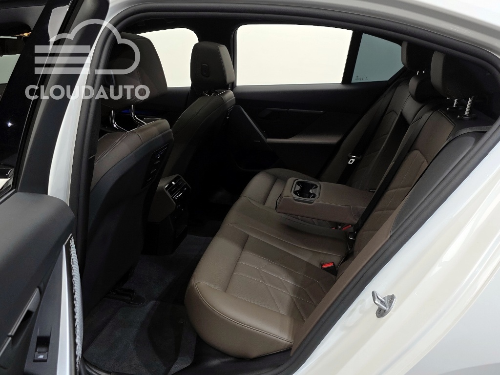 2025 BMW 5 Series 520i M Sports - Image 12