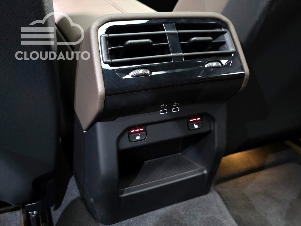 2025 BMW 5 Series 520i M Sports - Image 13