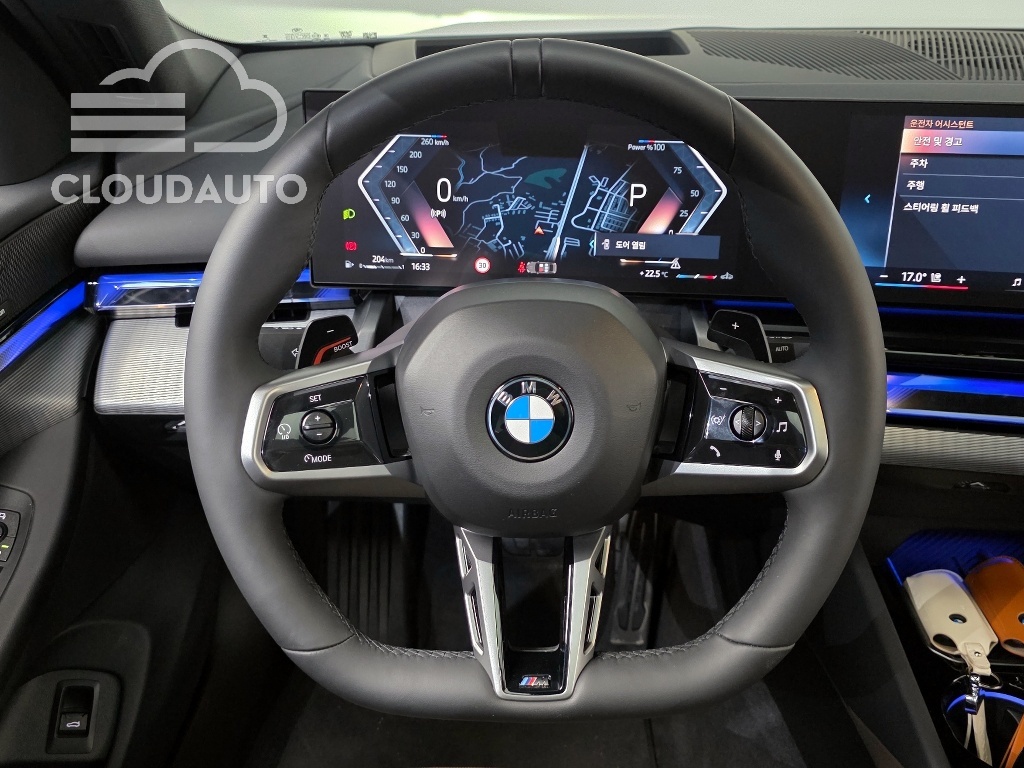 2025 BMW 5 Series 520i M Sports - Image 15