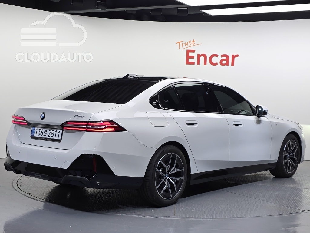 2025 BMW 5 Series 520i M Sports - Image 2