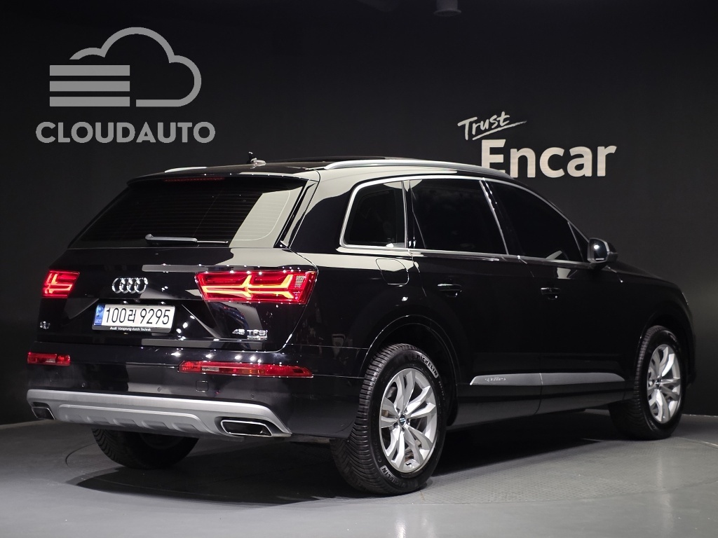 2019 Audi Q7 45 TFSI - Image 2