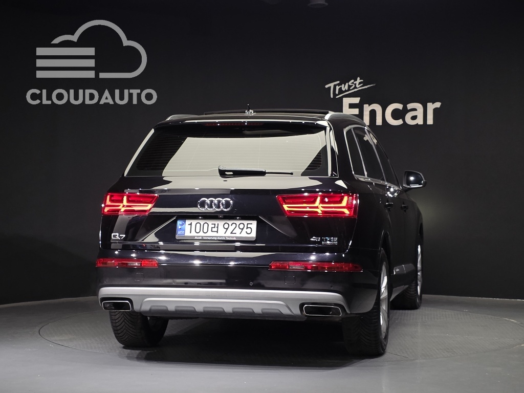 2019 Audi Q7 45 TFSI - Image 4