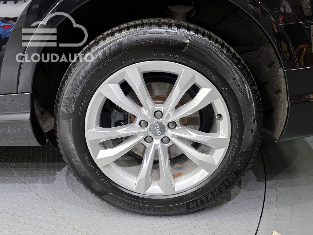 2019 Audi Q7 45 TFSI - Image 5