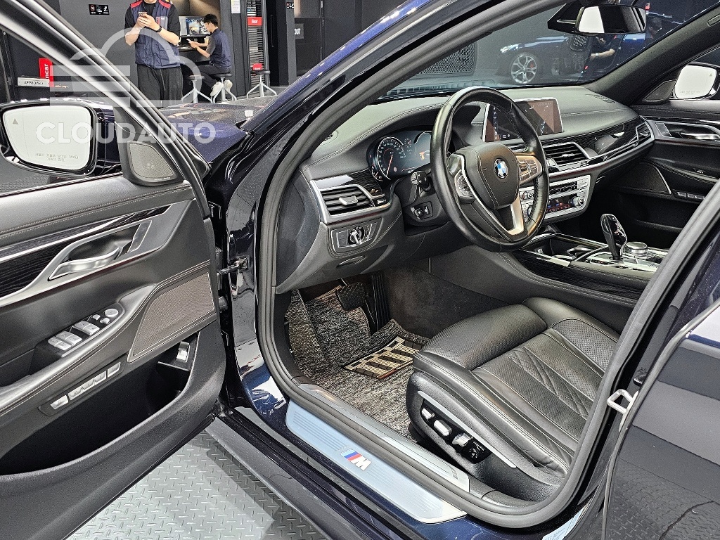 2016 BMW 7 Series 740d xDrive M Sports - Image 11