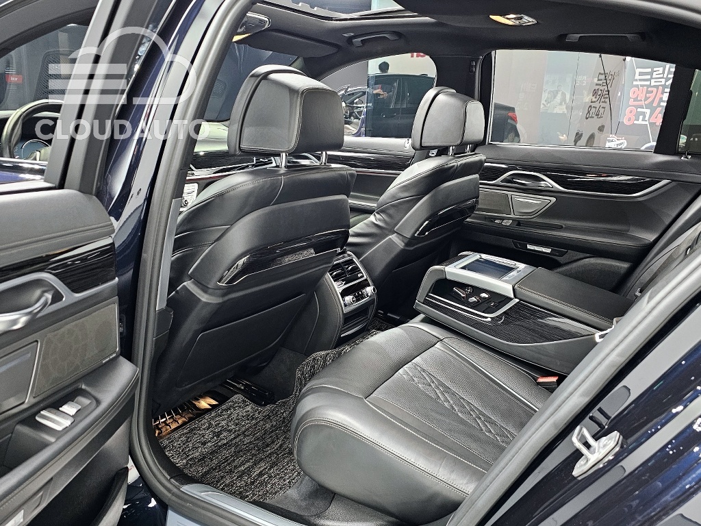 2016 BMW 7 Series 740d xDrive M Sports - Image 12
