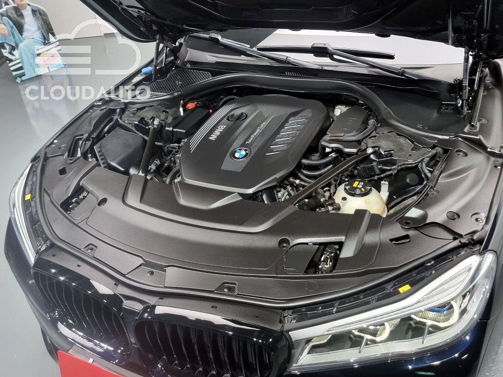 2016 BMW 7 Series 740d xDrive M Sports - Image 6