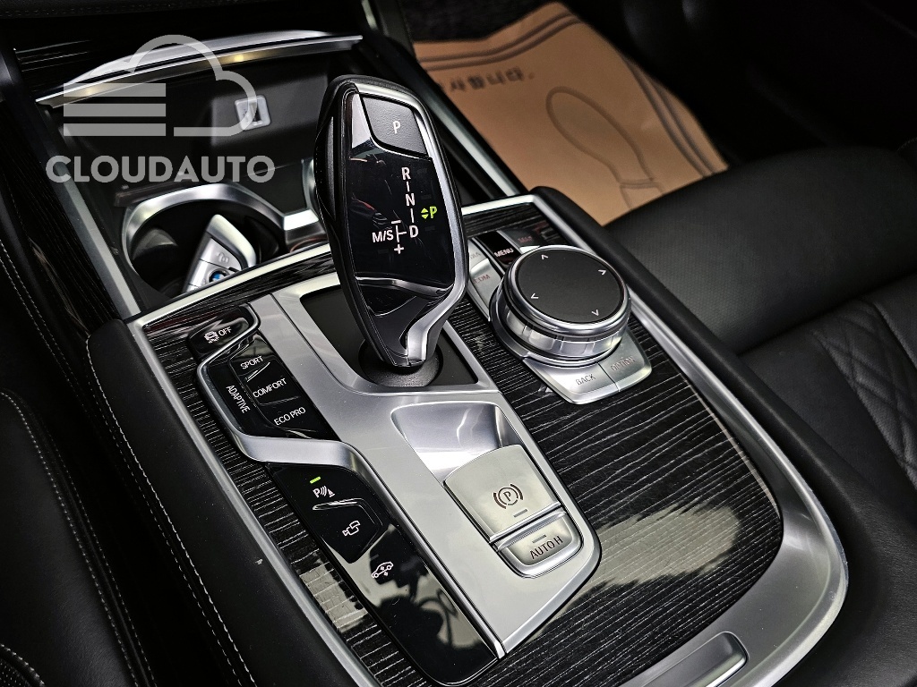 2016 BMW 7 Series 740d xDrive M Sports - Image 9