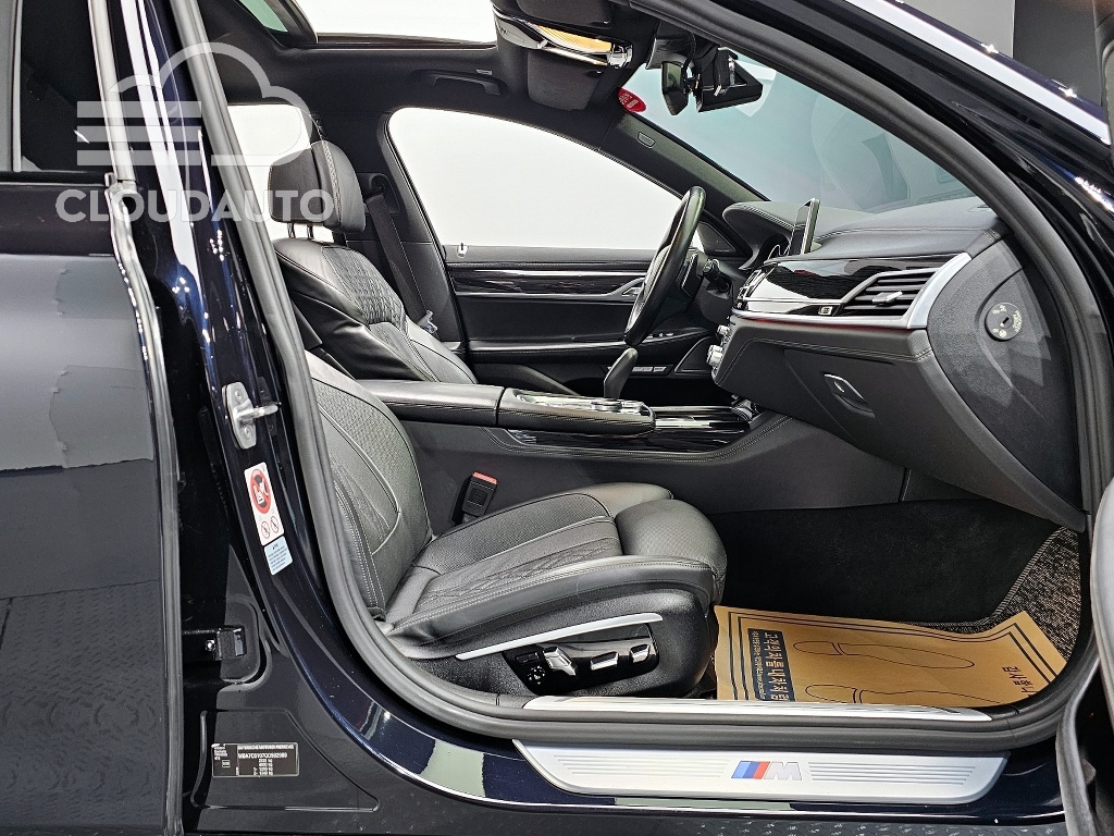 2016 BMW 7 Series 740d xDrive M Sports - Image 10
