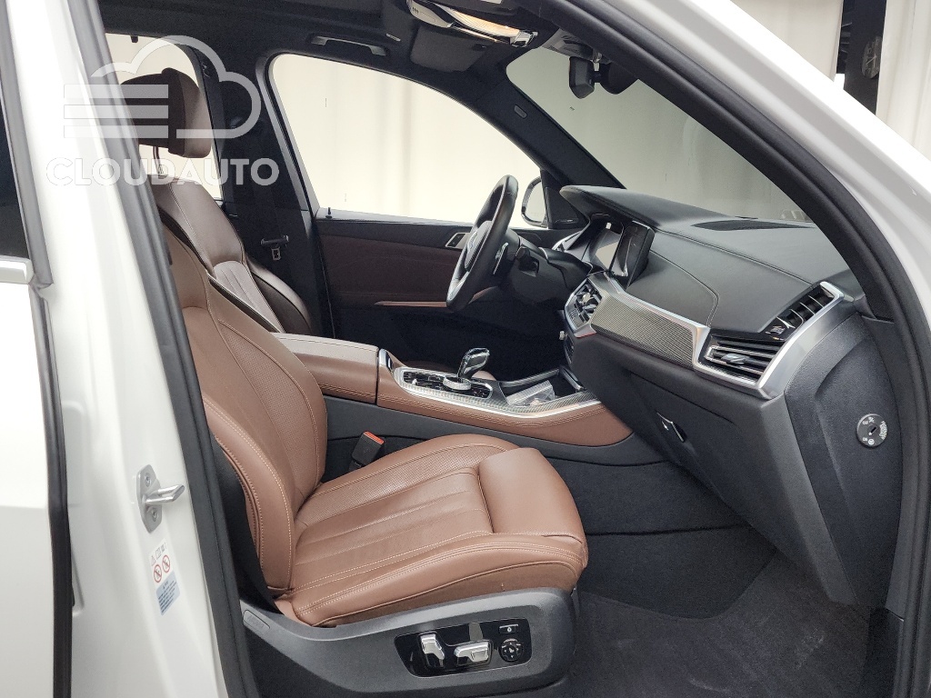 2021 BMW X5 xDrive 40i M Sports - Image 11