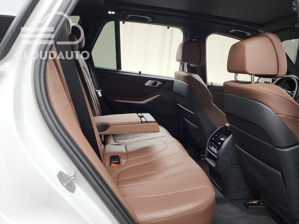 2021 BMW X5 xDrive 40i M Sports - Image 12