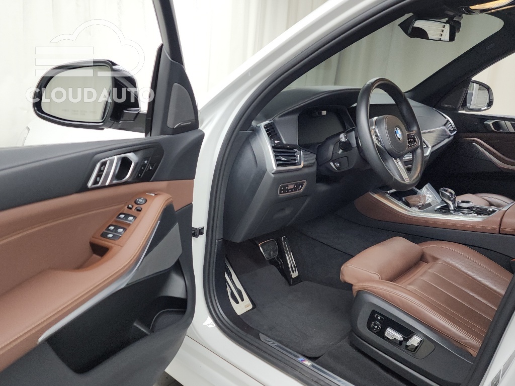 2021 BMW X5 xDrive 40i M Sports - Image 10