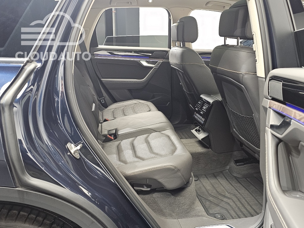 2023 Volkswagen Touareg 3.0 TDI Prestige - Image 12