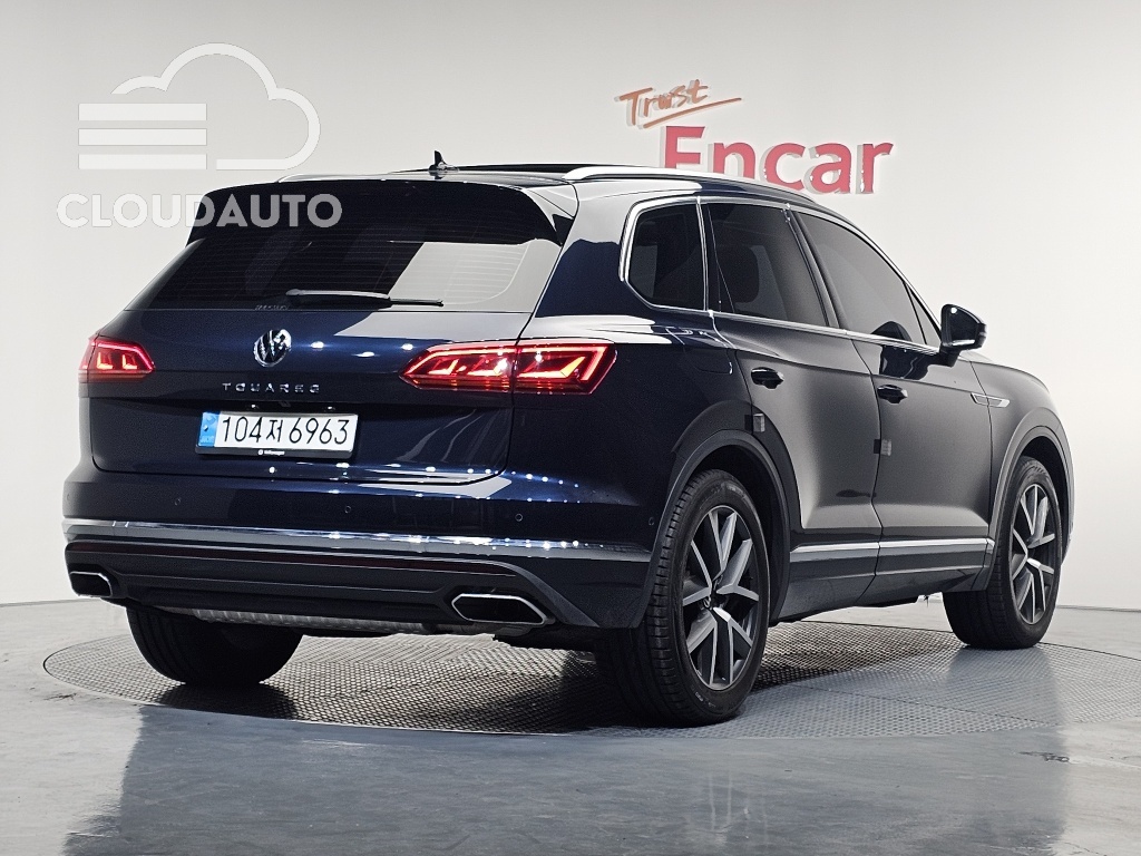 2023 Volkswagen Touareg 3.0 TDI Prestige - Image 2