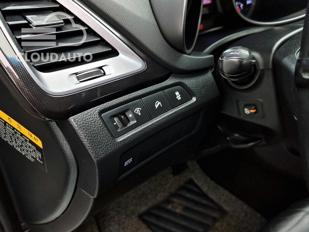 2013 Hyundai Santa Fe Diesel 2.0 2WD Premium - Image 17