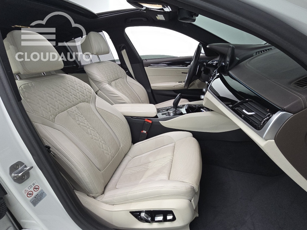 2019 BMW 5 Series 530i xDrive M Sports Plus - Image 11