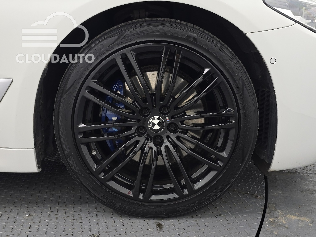 2019 BMW 5 Series 530i xDrive M Sports Plus - Image 5
