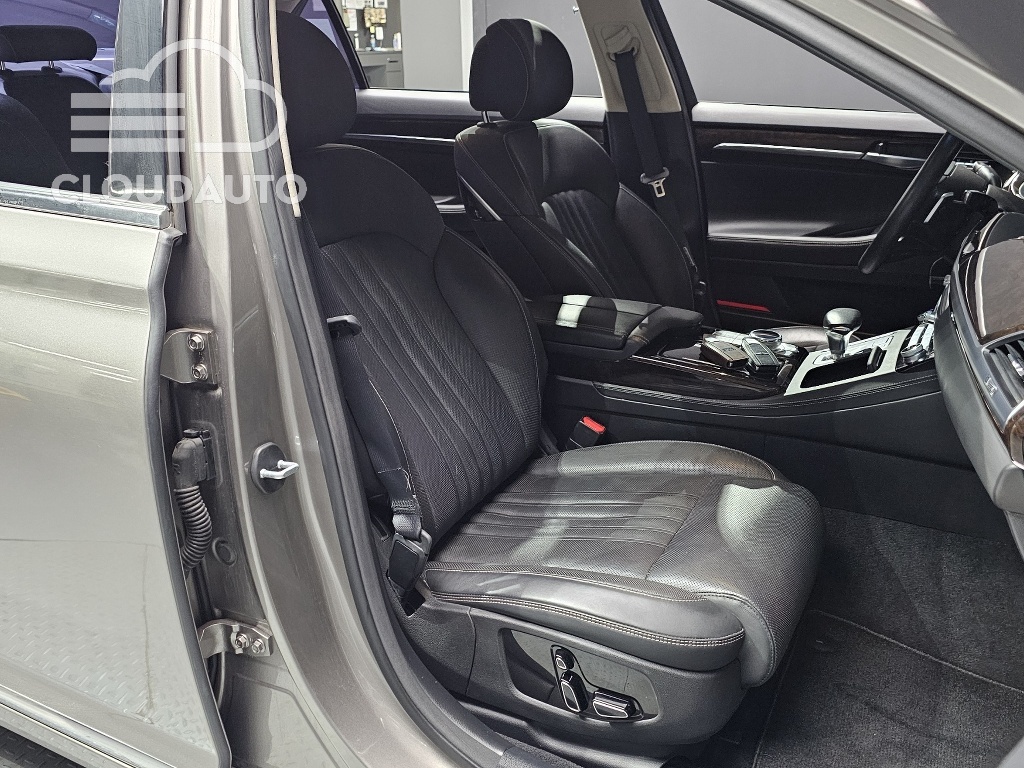 2019 Genesis G90 3.8 - Image 11