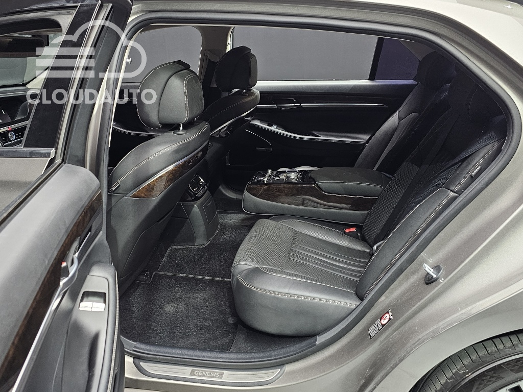 2019 Genesis G90 3.8 - Image 13