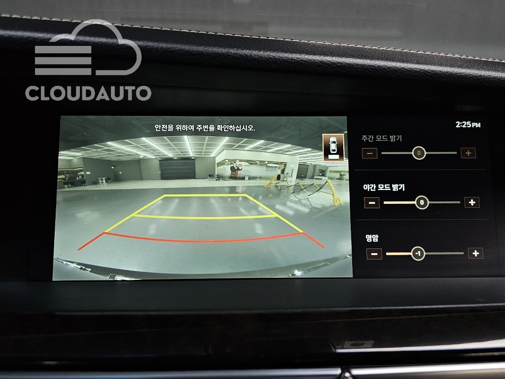 2019 Genesis G90 3.8 - Image 17