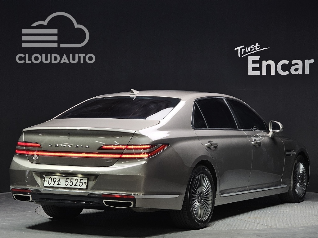 2019 Genesis G90 3.8 - Image 2