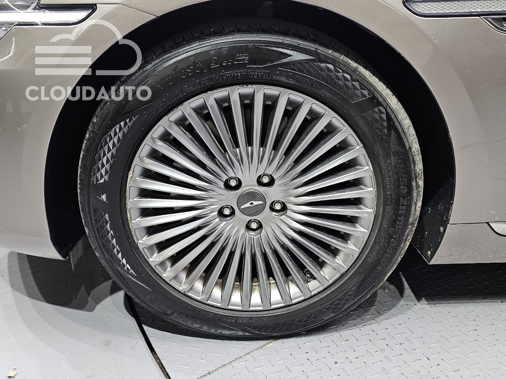 2019 Genesis G90 3.8 - Image 5