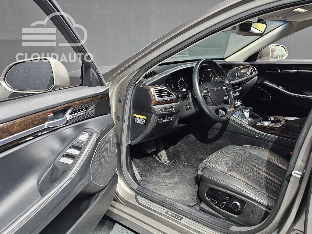 2019 Genesis G90 3.8 - Image 10