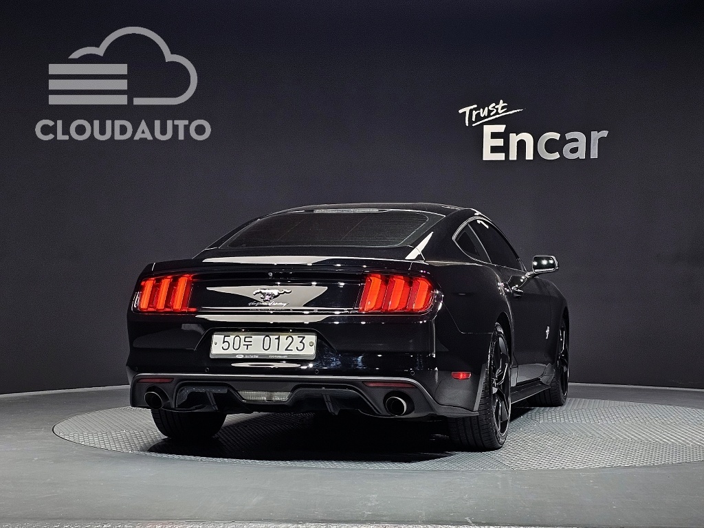 2016 Ford Mustang Coupe - Image 4