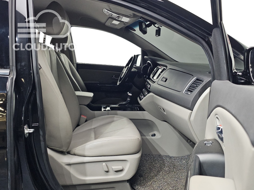 2018 Kia Carnival Gasoline 7 - Image 11