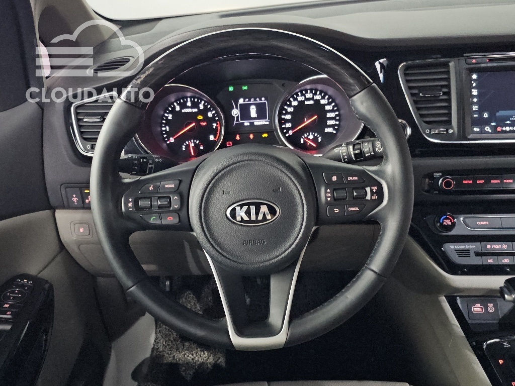 2018 Kia Carnival Gasoline 7 - Image 13