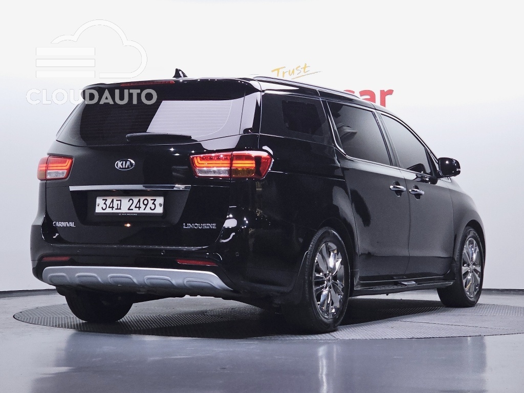 2018 Kia Carnival Gasoline 7 - Image 2