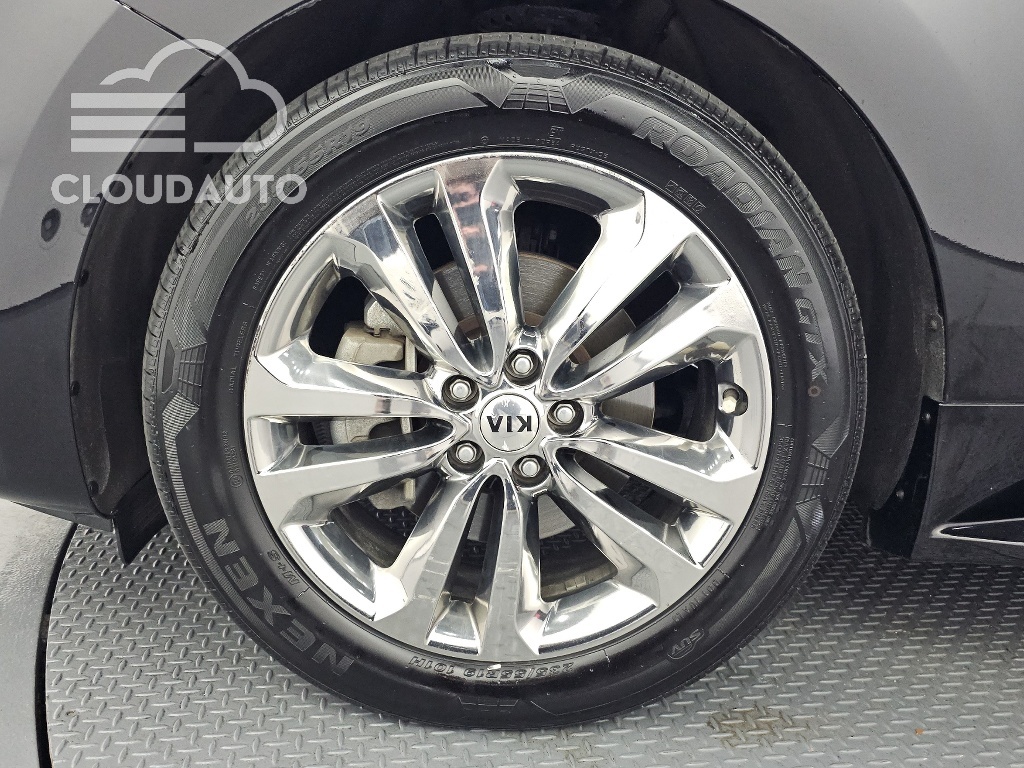 2018 Kia Carnival Gasoline 7 - Image 5