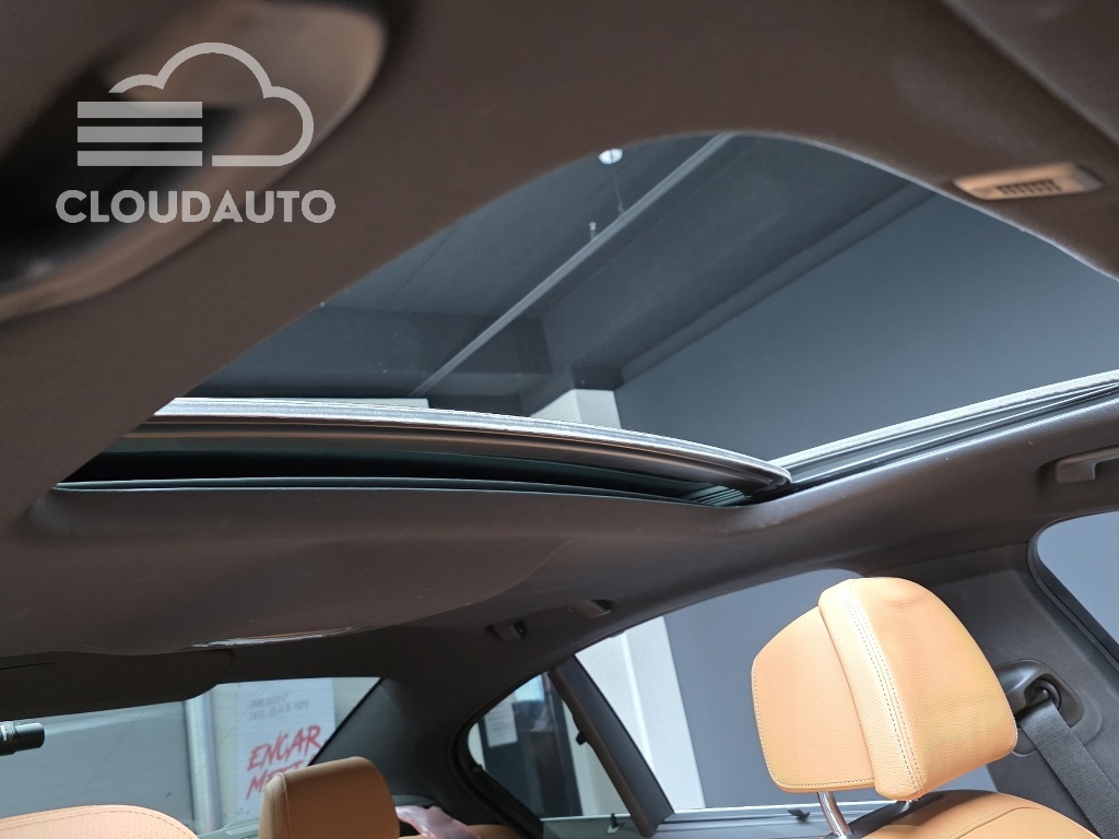 2022 BMW 5 Series 520i M Sports - Image 18