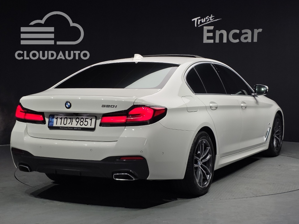 2022 BMW 5 Series 520i M Sports - Image 2