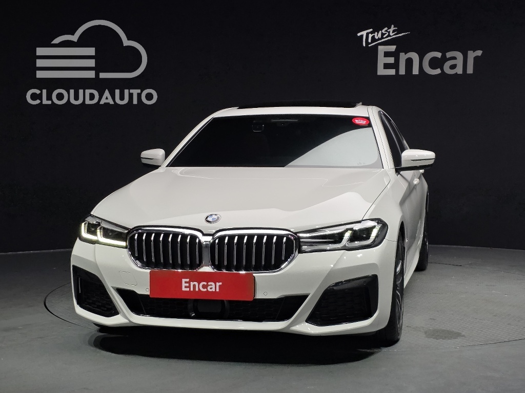 2022 BMW 5 Series 520i M Sports - Image 3