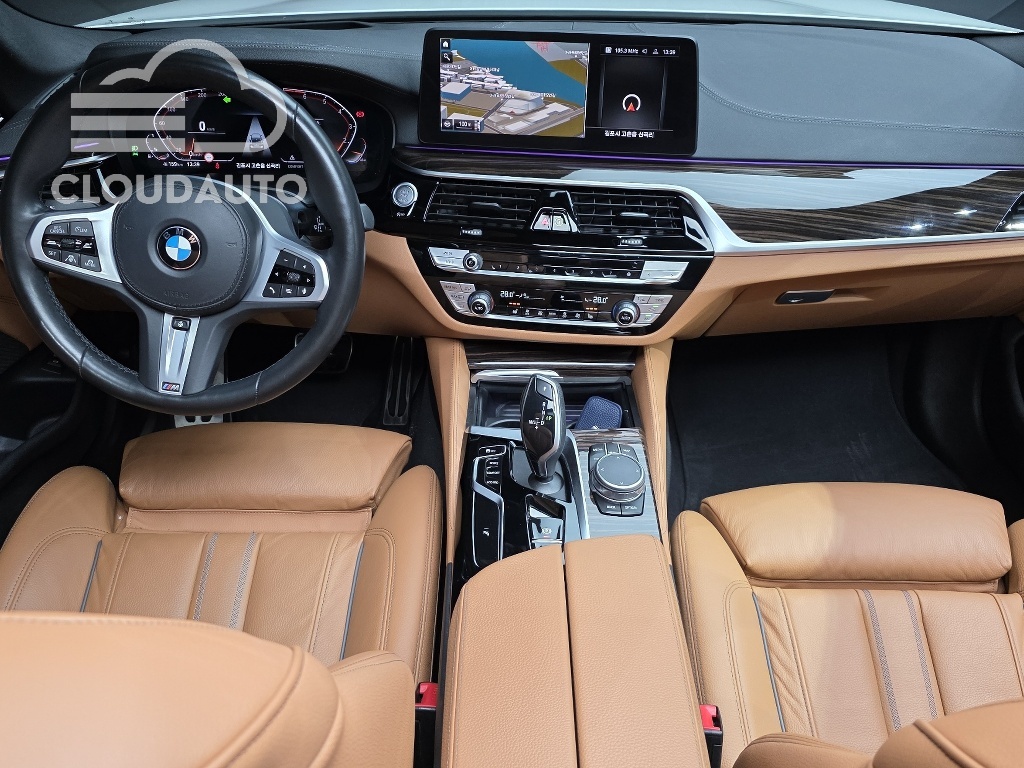 2022 BMW 5 Series 520i M Sports - Image 7