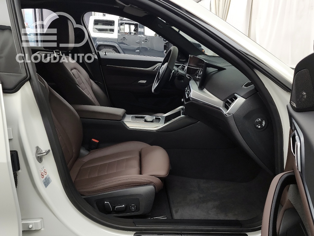 2024 BMW 4 Series 420i M Sports Coupe - Image 12