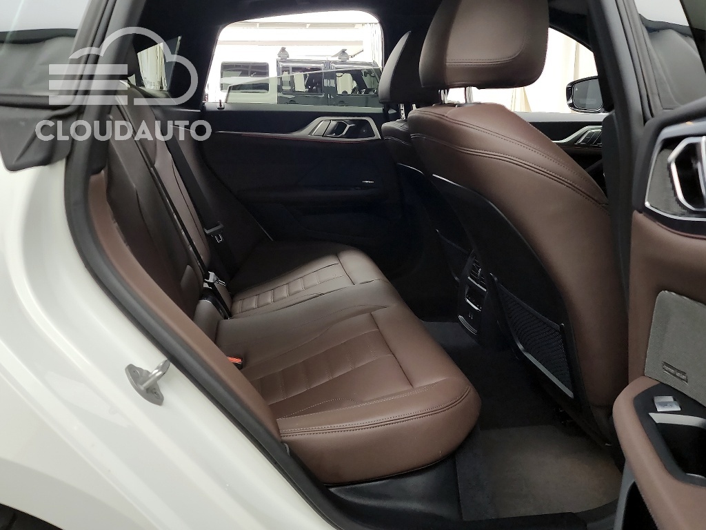 2024 BMW 4 Series 420i M Sports Coupe - Image 13