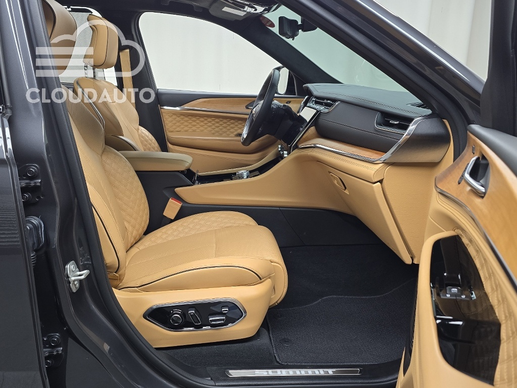 2023 Jeep Grand Cherokee 4xe - Image 11