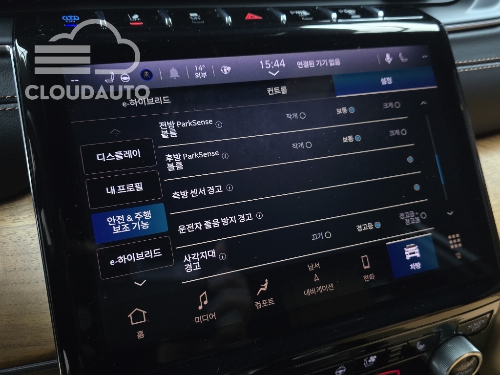 2023 Jeep Grand Cherokee 4xe - Image 16