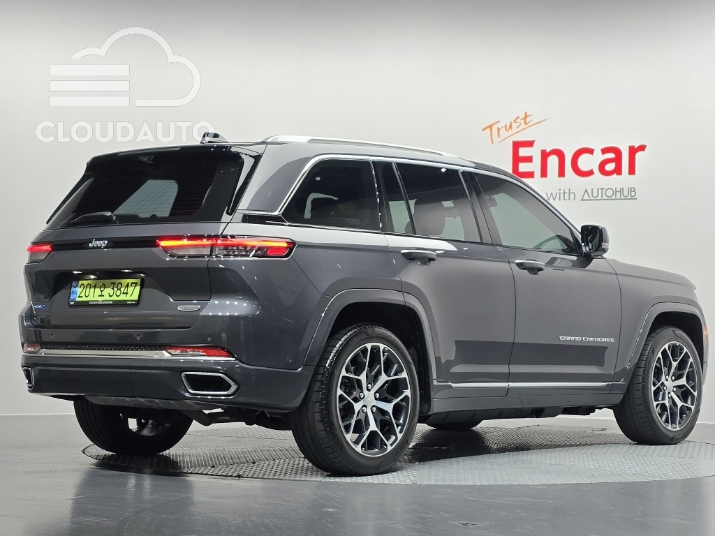 2023 Jeep Grand Cherokee 4xe - Image 2