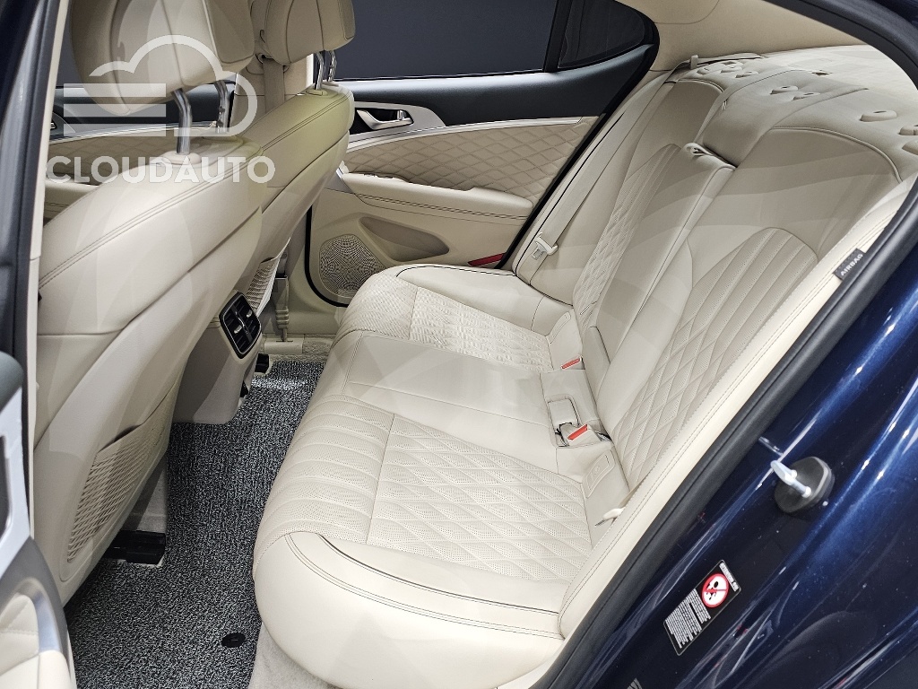 2019 Genesis G70 2.0T - Image 12
