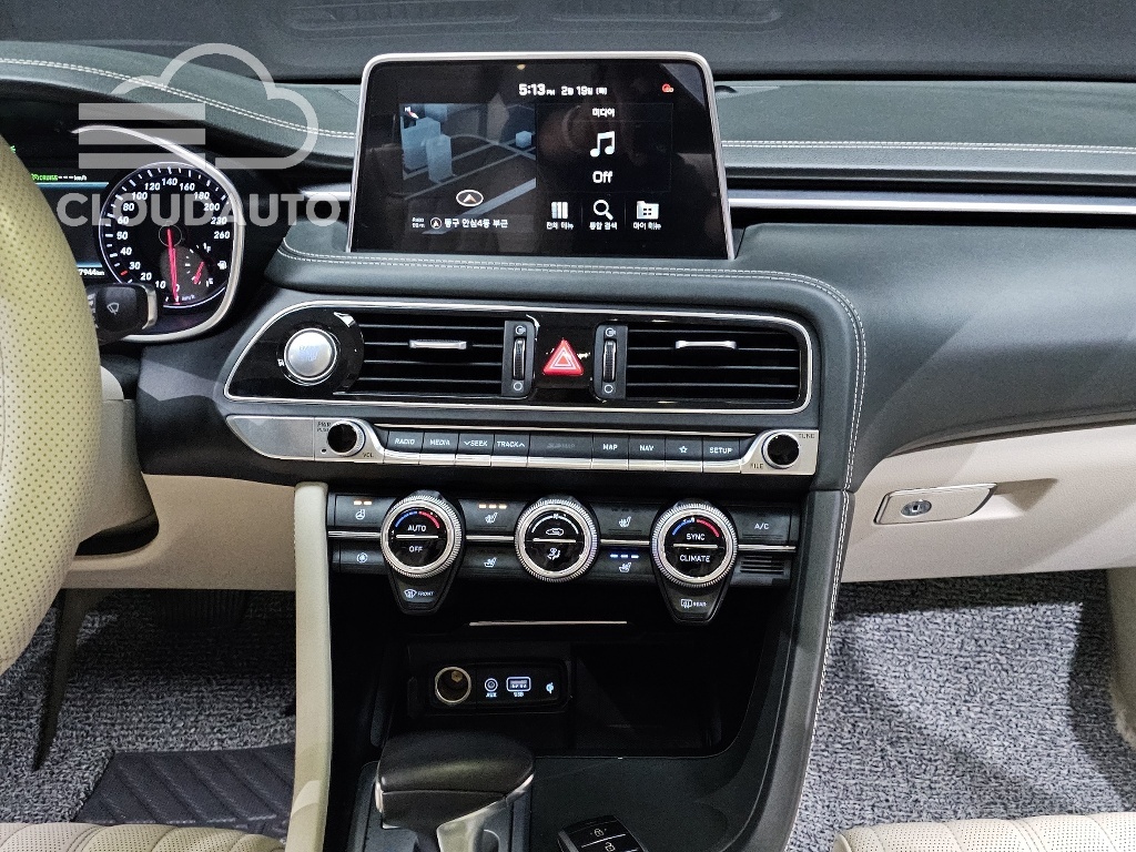2019 Genesis G70 2.0T - Image 14